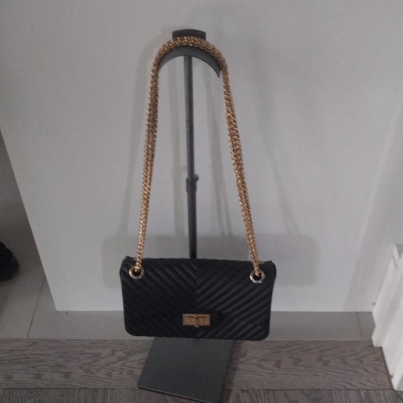 Beautiful black l shoulder bag 💕🌸🍀 - Picture 4 of 8